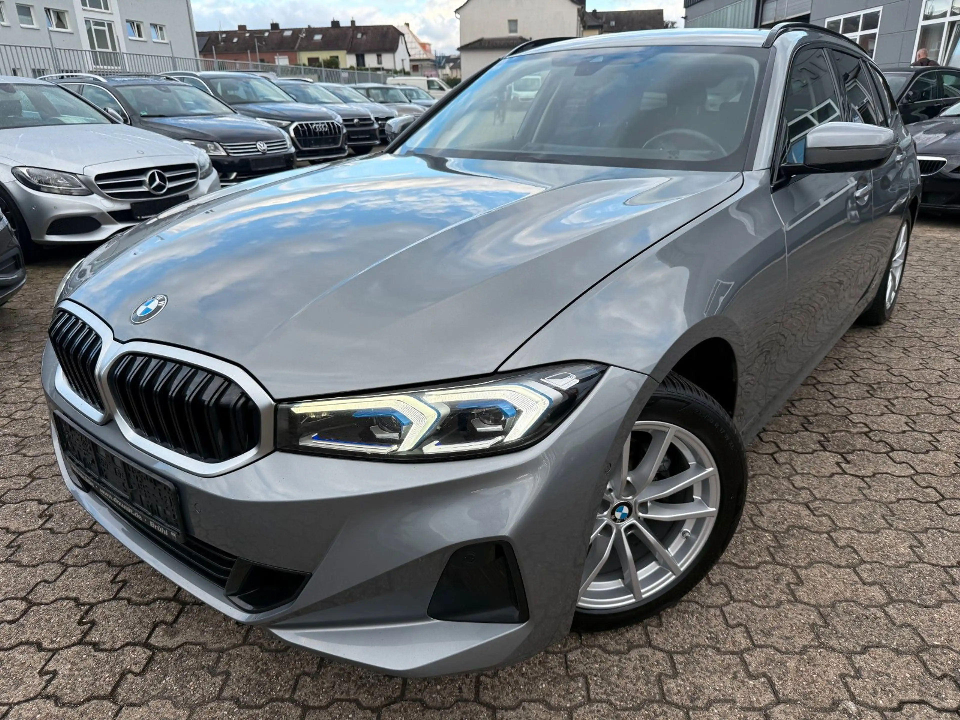 BMW 318 i Touring Automatik, Kamera, Head-Up — photo 3