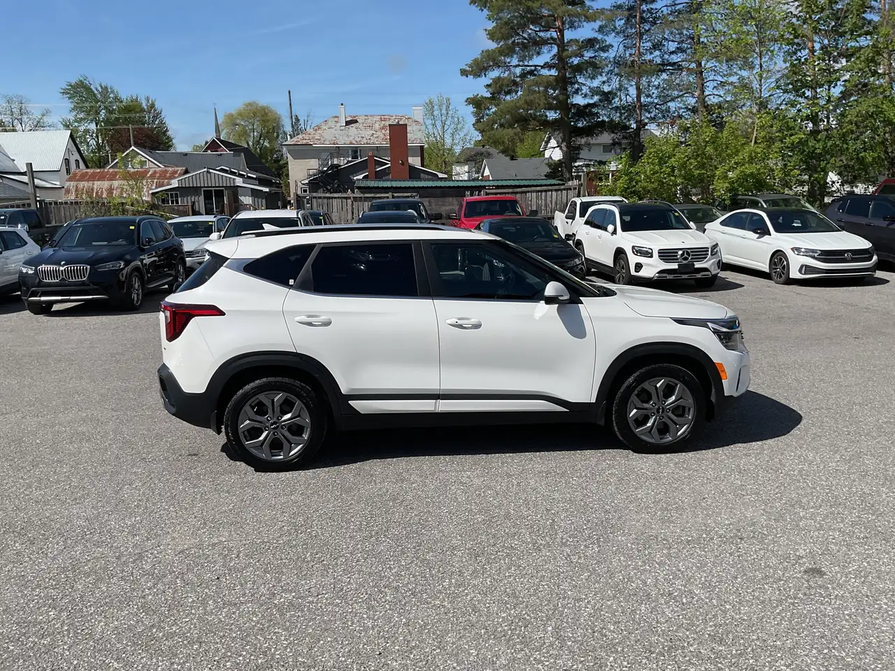 Kia Seltos photo Kia Seltos