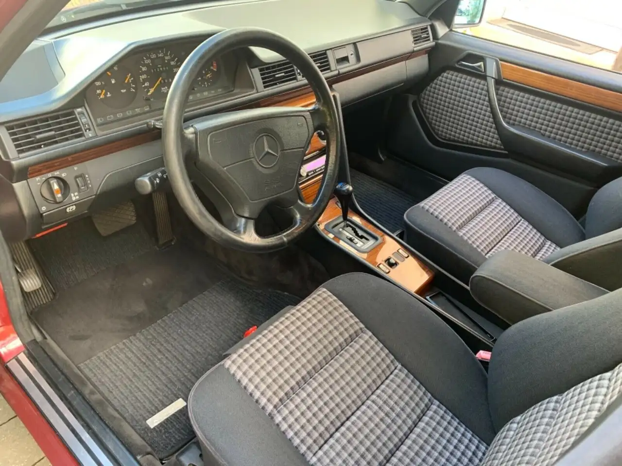 Mercedes-Benz E 220 Automatik Sportline Sitzh. Schiebedach, foto 12