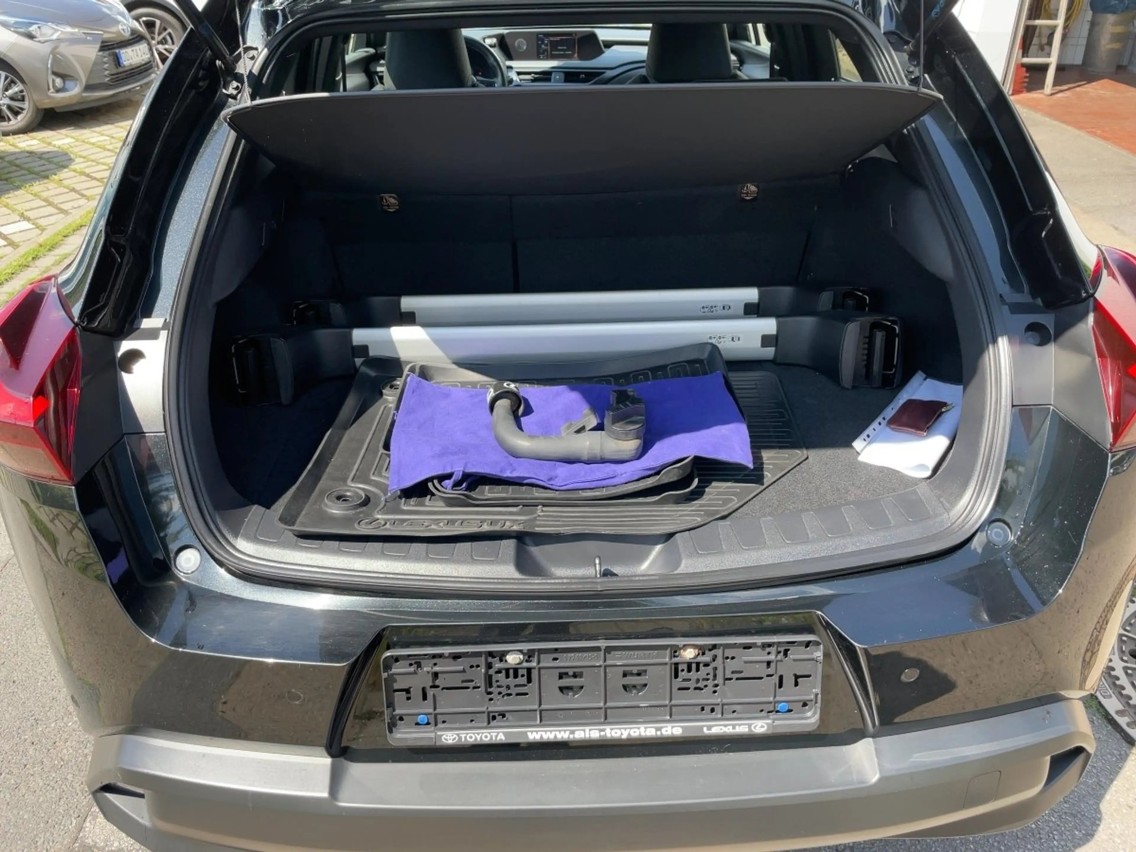 Lexus UX 250h Style Edition ACC+LED+2xKlima+Fernlichtass.+LM — photo 7