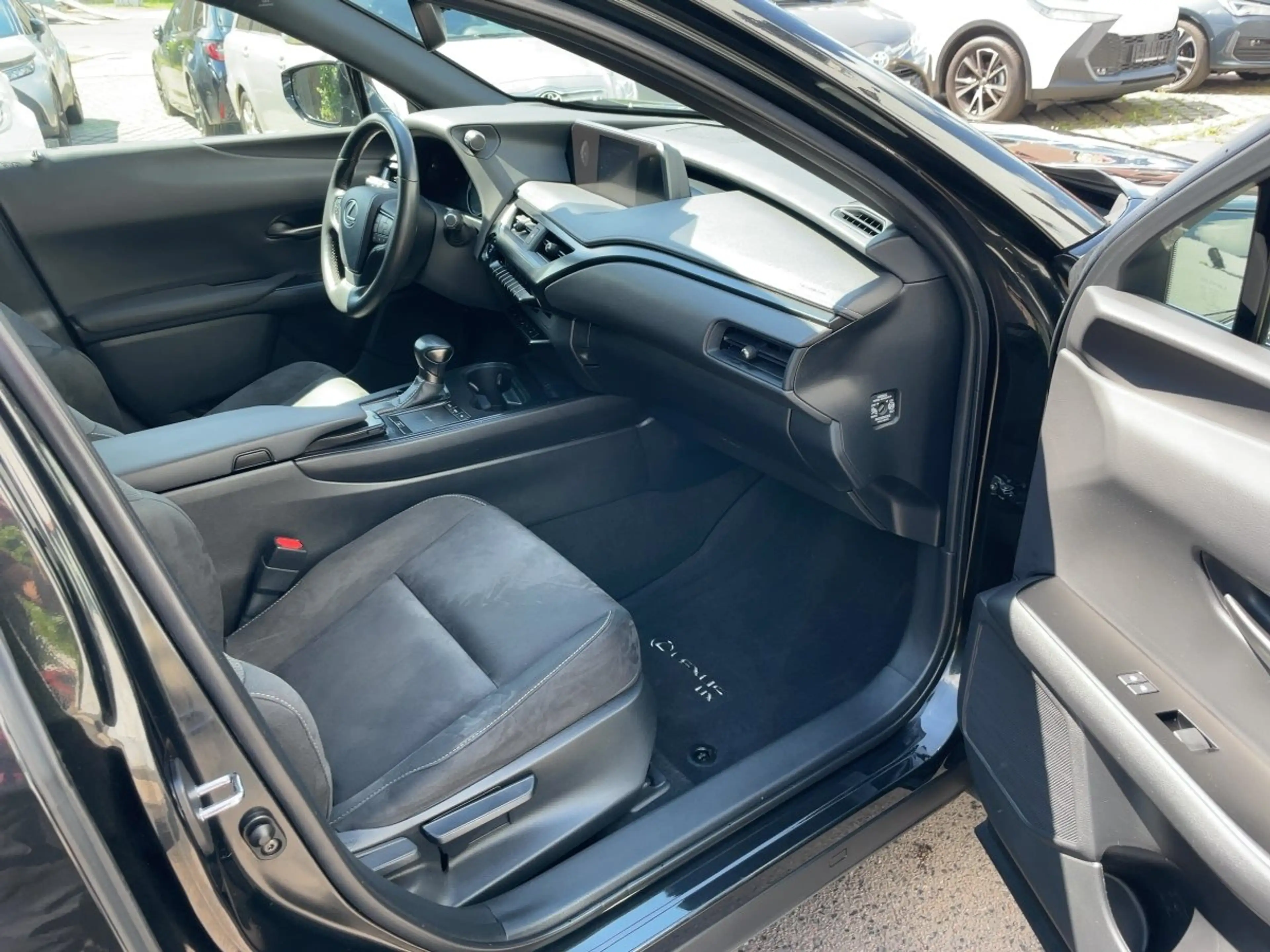 Lexus UX 250h Style Edition ACC+LED+2xKlima+Fernlichtass.+LM — photo 14