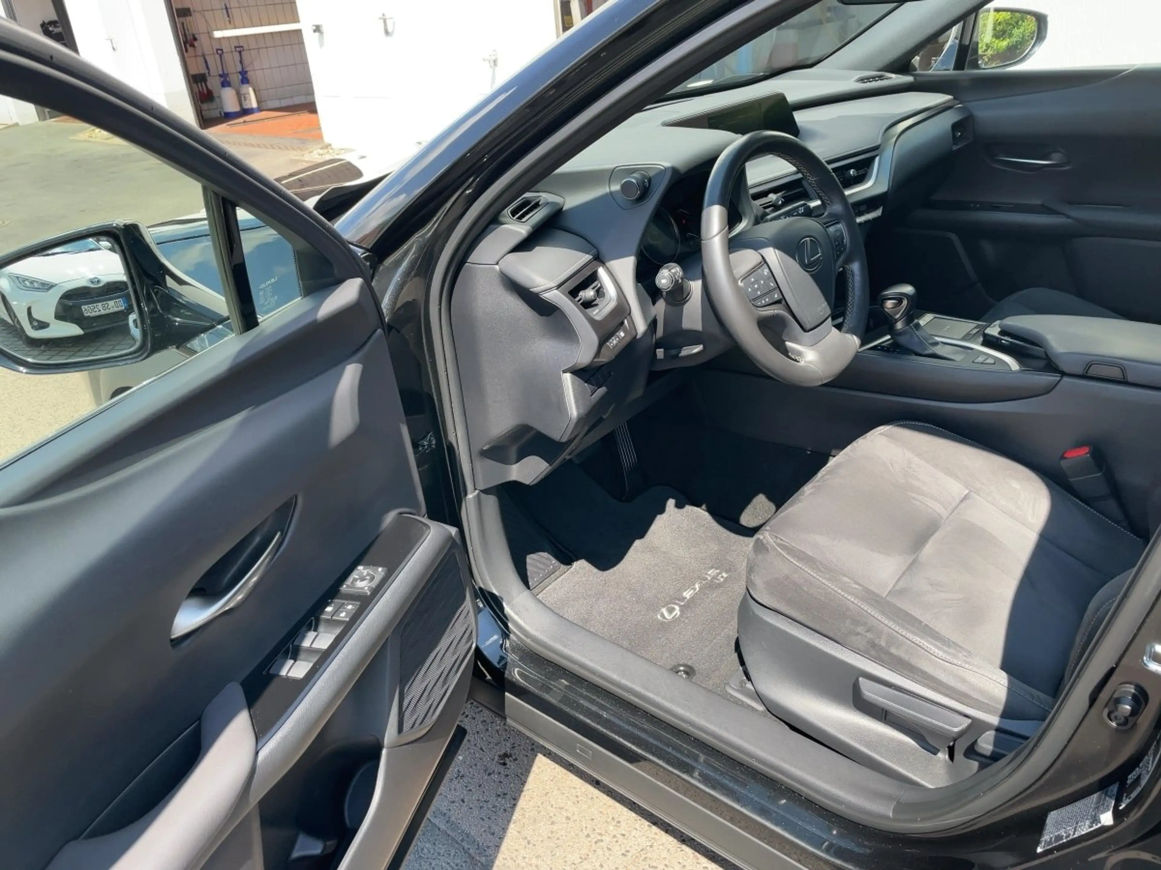 Lexus UX 250h Style Edition ACC+LED+2xKlima+Fernlichtass.+LM — photo 8