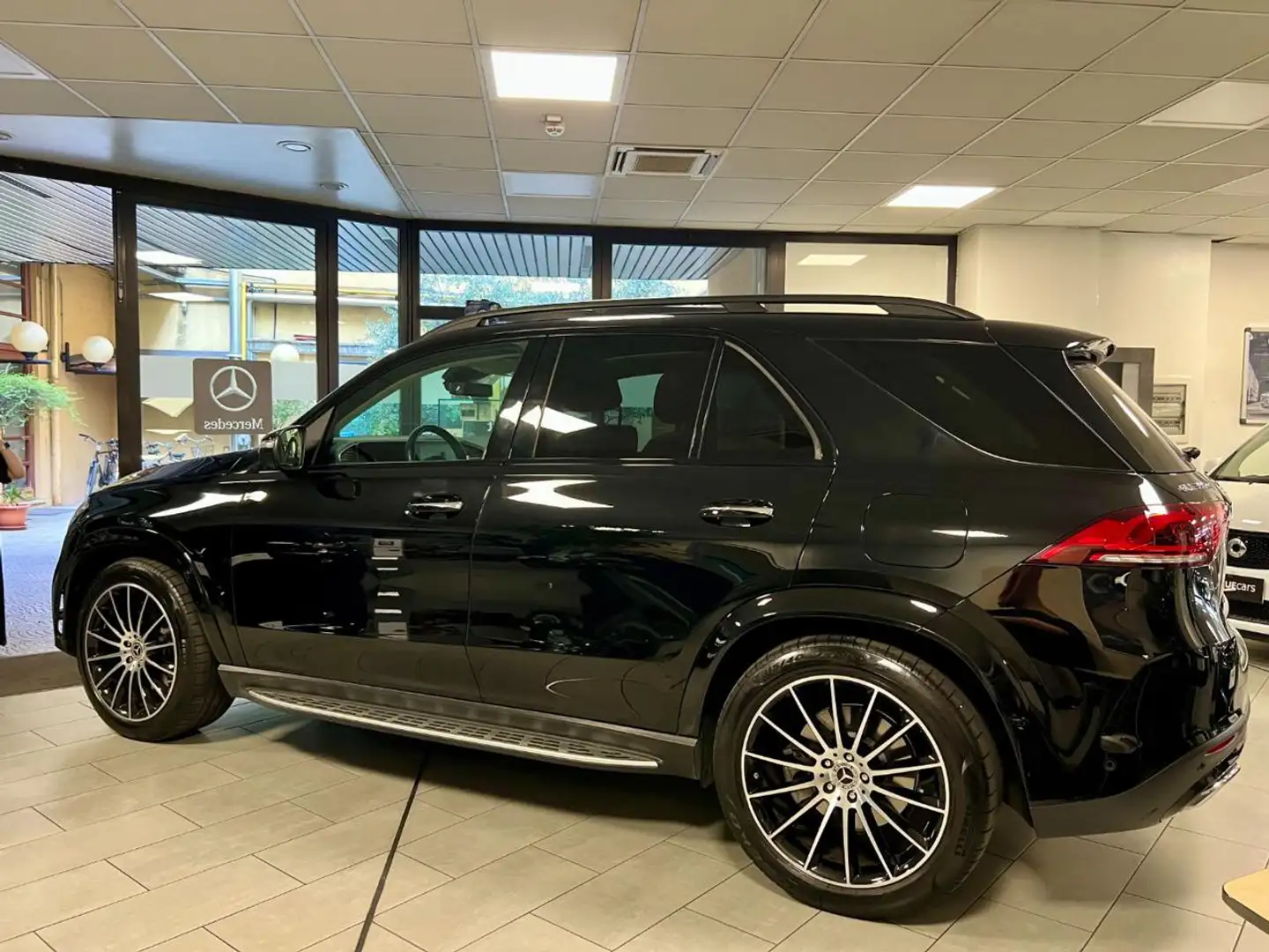 Mercedes-Benz GLE 350 de hybrid EQ 4Matic Premium Nero - 2