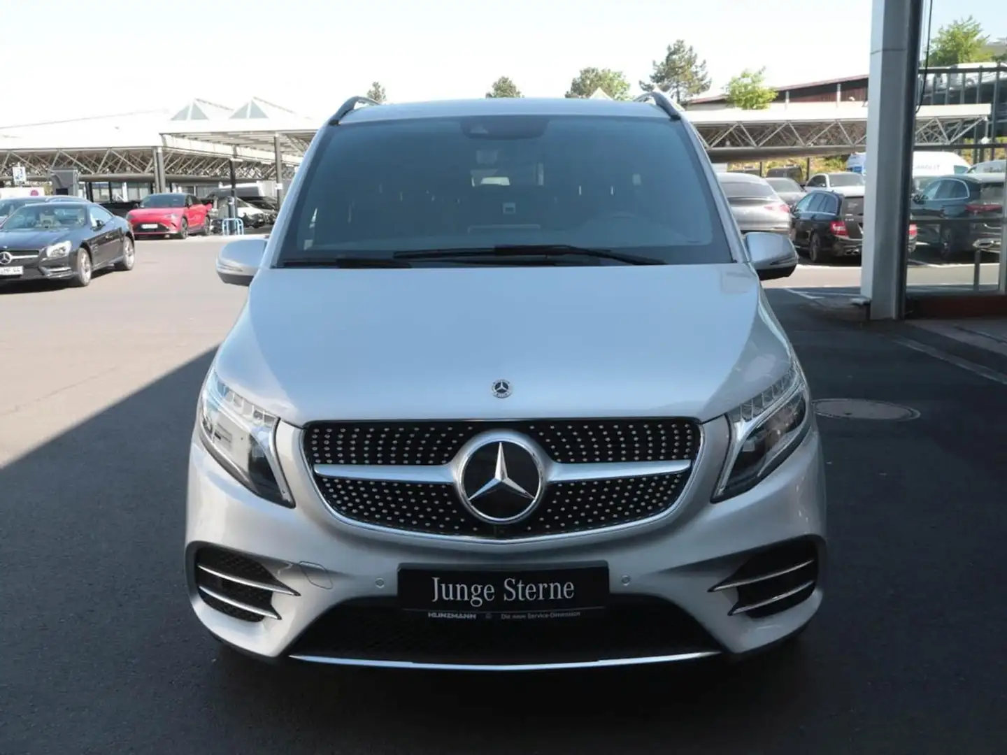 Mercedes-Benz V 300 d 4M Exclusive Edition lang AMG Panorama Silber - 2