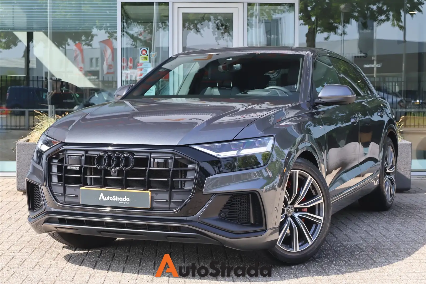 Audi Q8 55 TFSI e S-Line Quattro 381pk | B&O | 360 Camera Grijs - 1