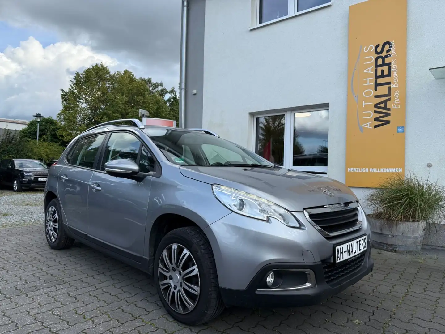 Peugeot 2008 Active=Automatik-AHK-Tempomat= Silber - 1
