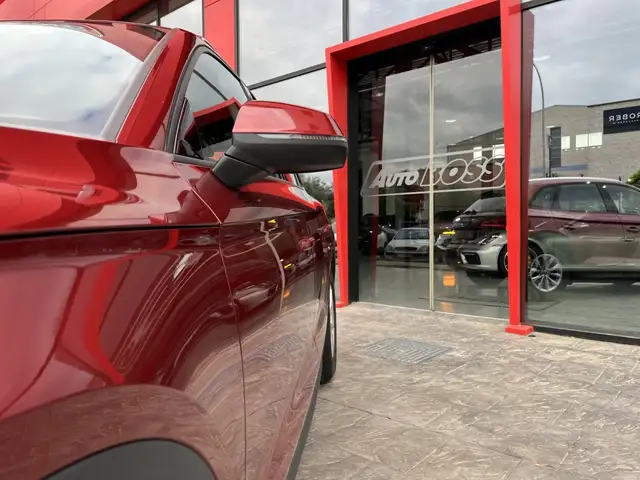 Audi Q5 view 12