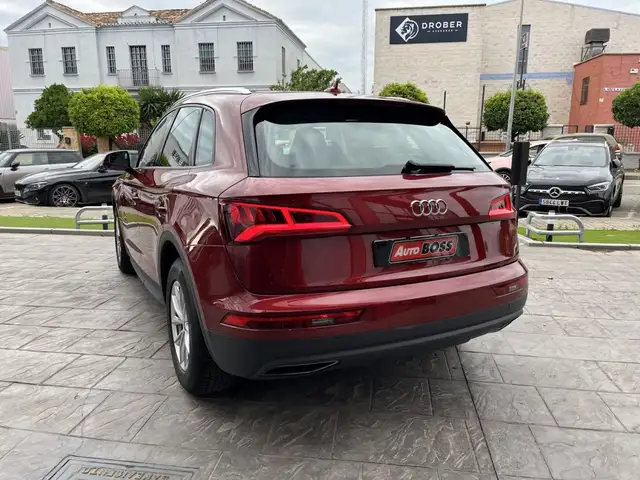 Audi Q5 view 8