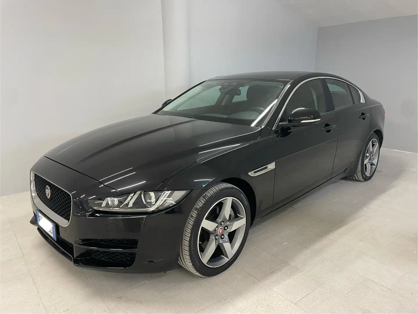 Jaguar XE 2.0d R-Sport awd 180cv auto - 1