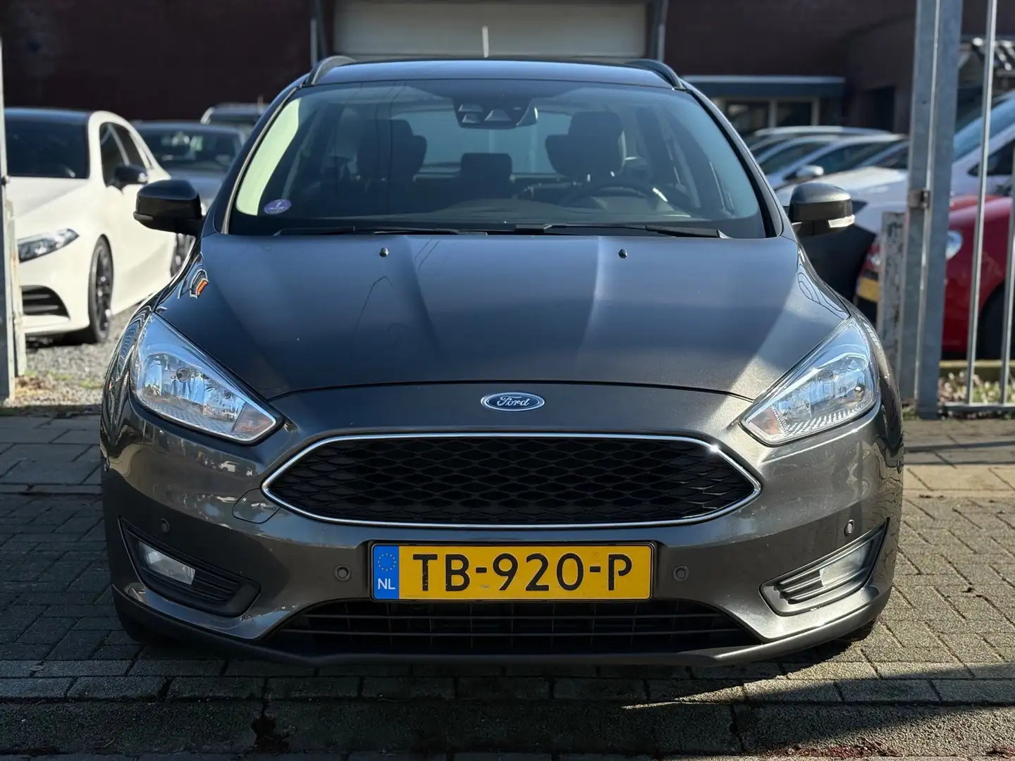 Ford Focus Wagon 1.0 Lease Edition | Nieuwe D-Riem | Navigati Grau - 2