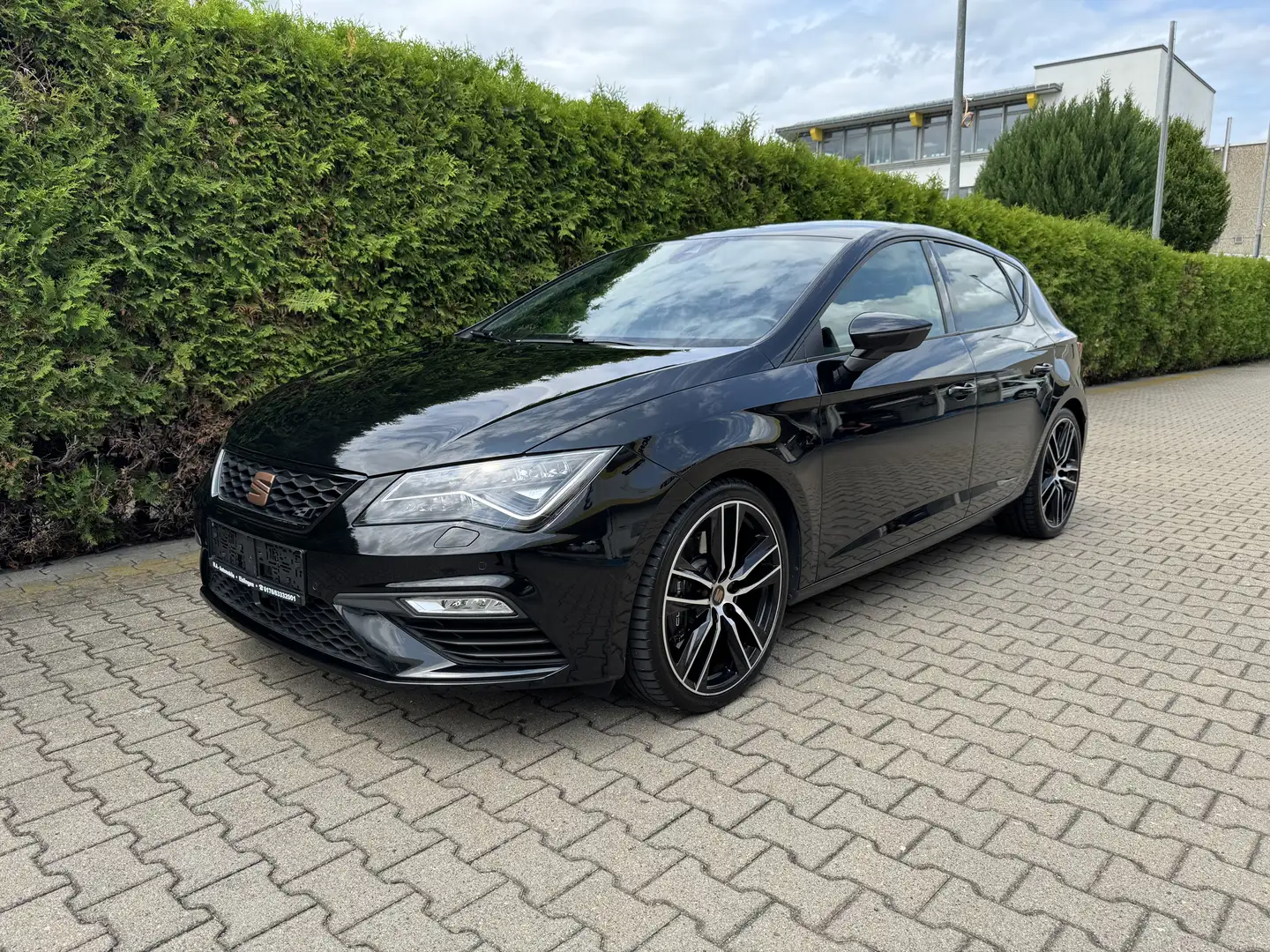 SEAT Leon Cupra 290 DSG / Navi / Virtual / LED / 2.Hand Schwarz - 1