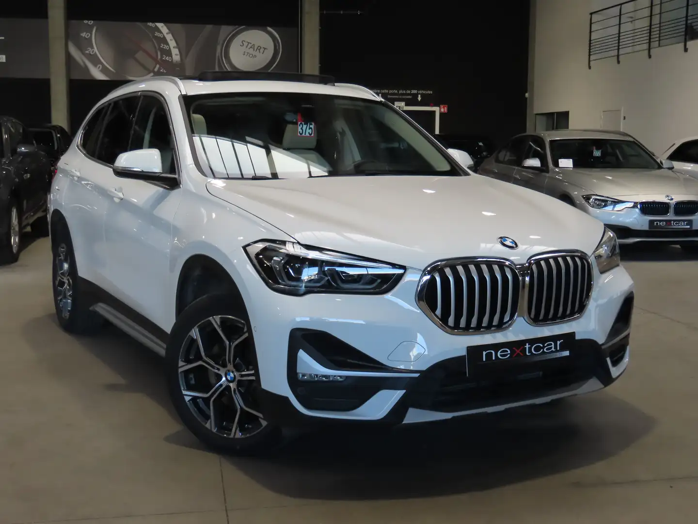 BMW X1 18iA sDrive XLINE PANO-CUIR-NAVIPRO-PARKING-CAMERA Blanc - 2