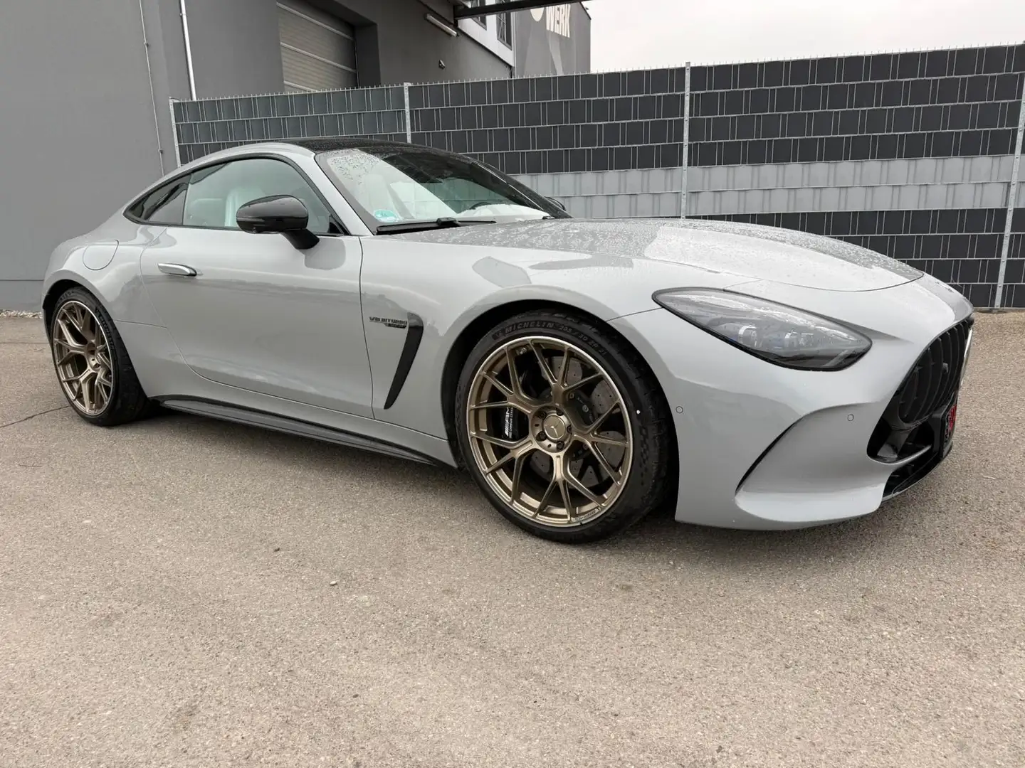 Mercedes-Benz AMG GT 63 4+ Cp. PremiumPl-KERAMIK-NightP-PerfSit Grau - 2