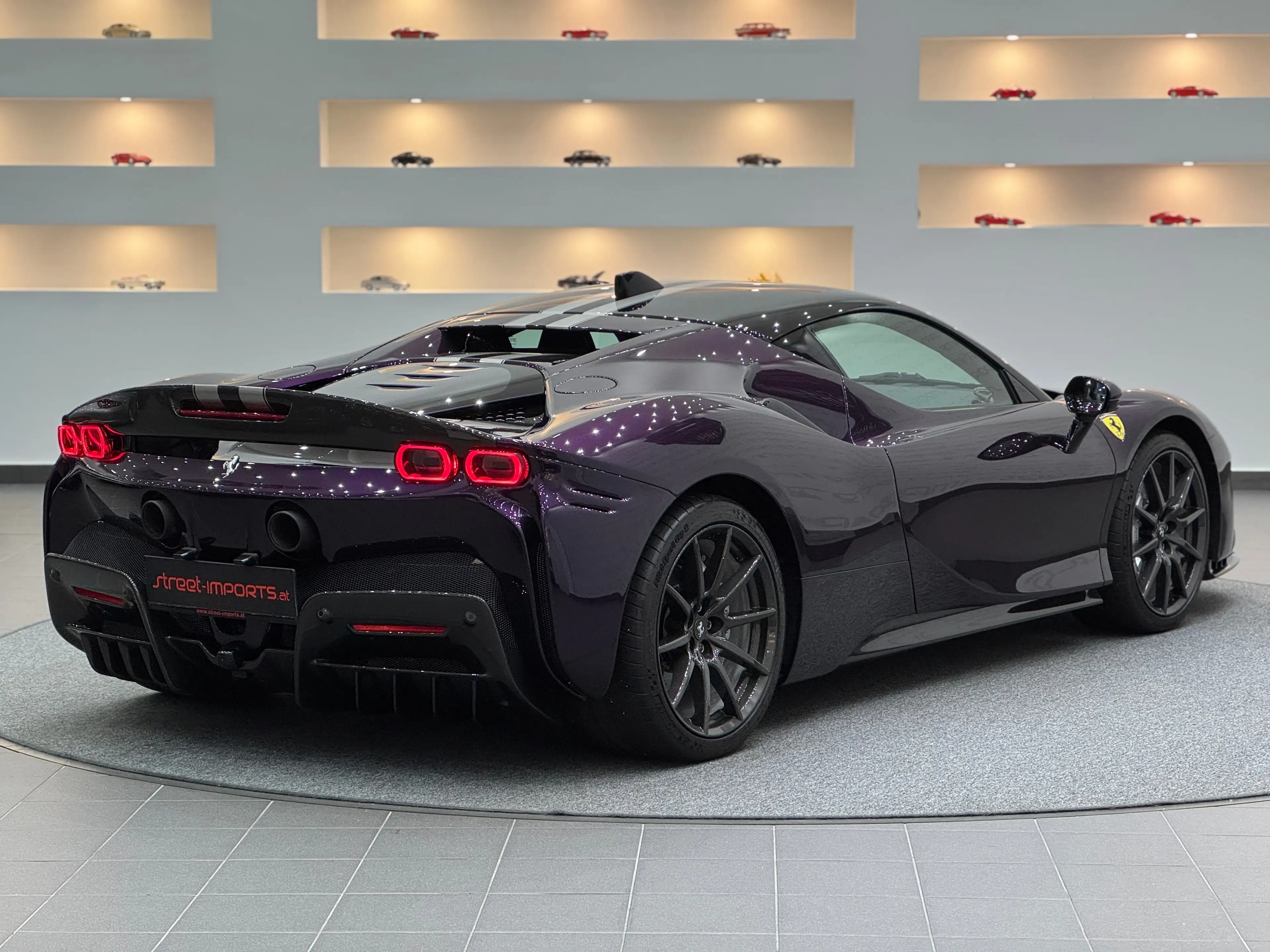 Ferrari SF90 Stradale Assetto Fiorano *Atelier*Viola-Hong-Kong*Carbon* — photo 4