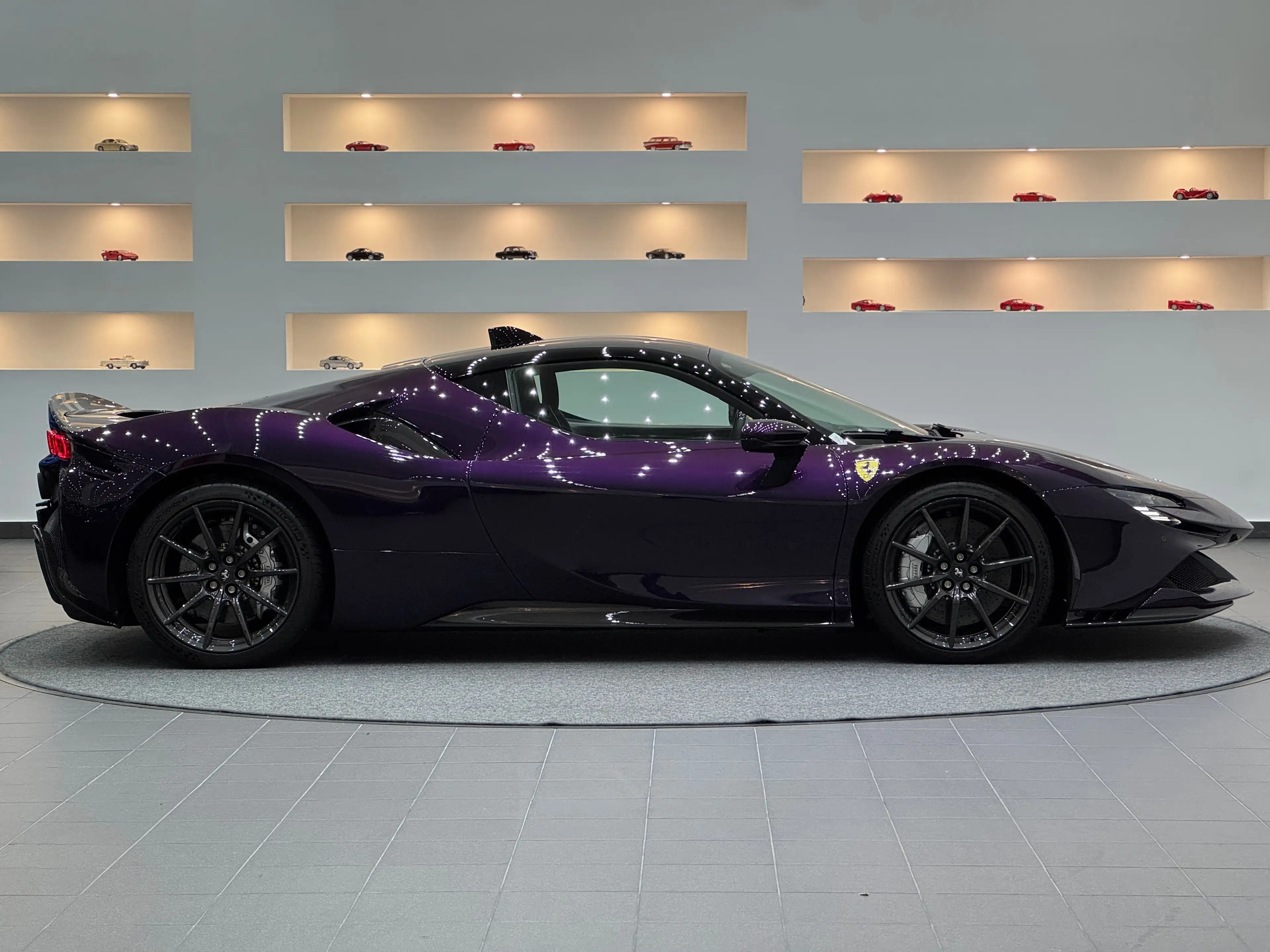 Ferrari SF90 Stradale Assetto Fiorano *Atelier*Viola-Hong-Kong*Carbon* — photo 5