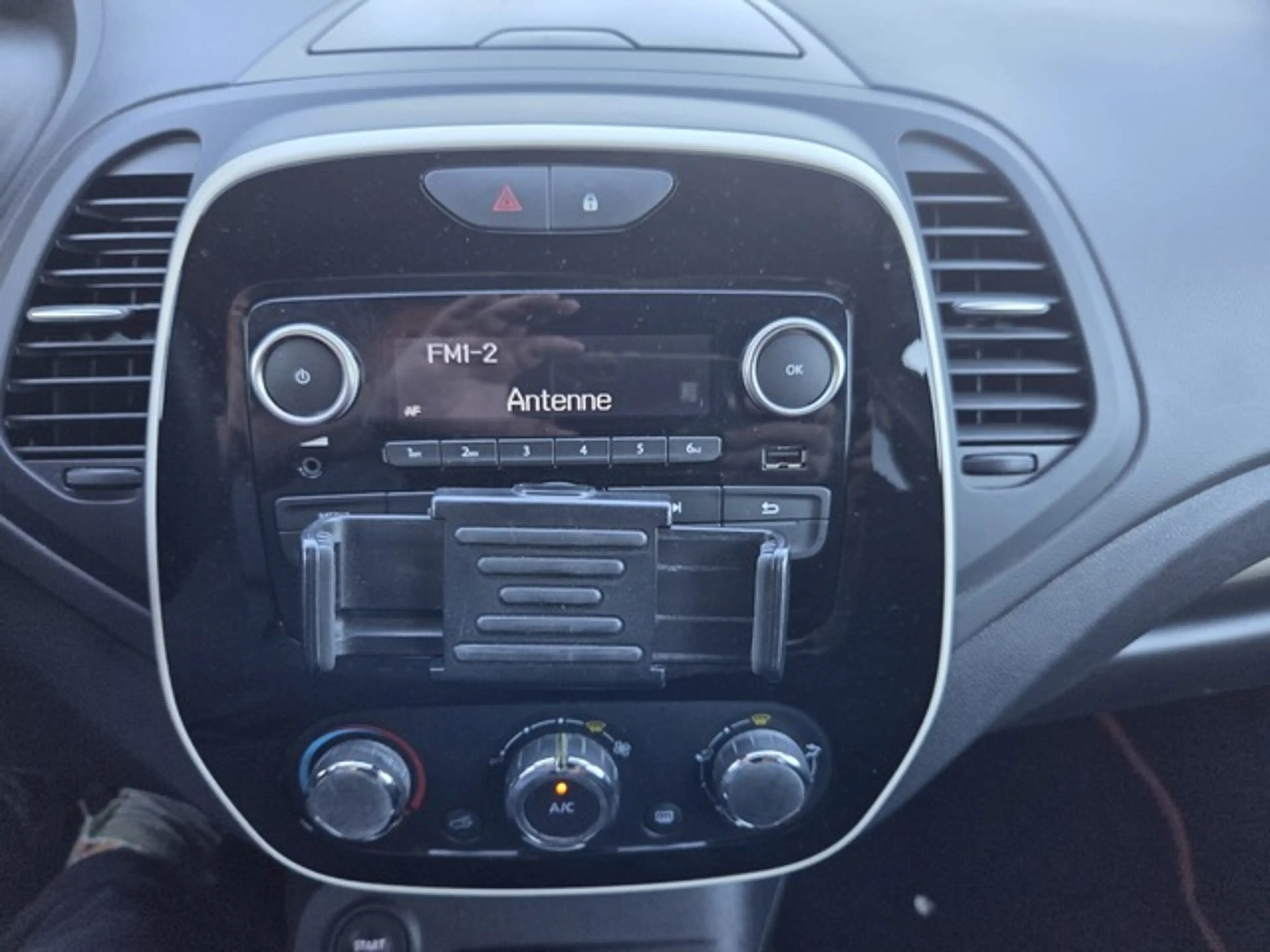 Renault Captur Life Klima Allwetter HU/AU + Service neu — photo 14