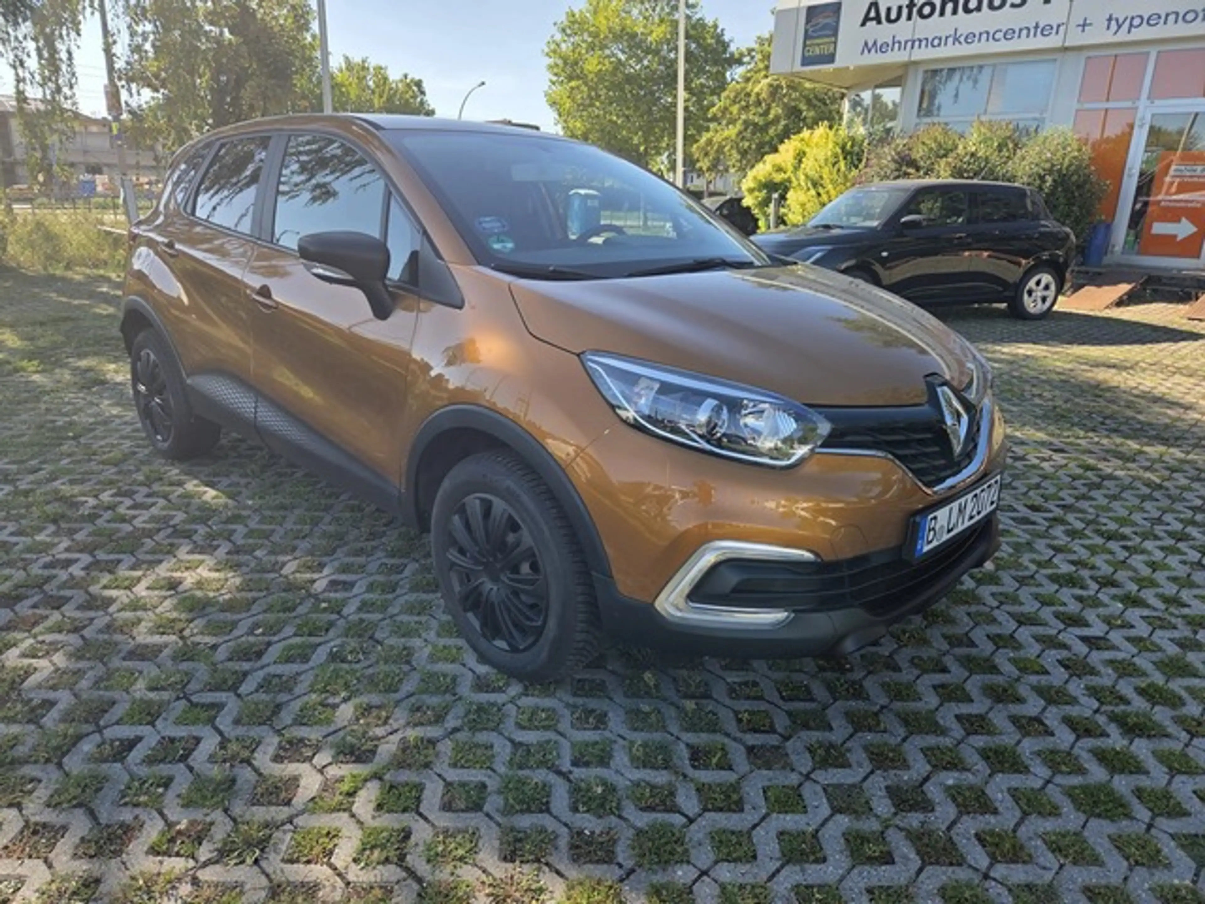 Renault Captur Life Klima Allwetter HU/AU + Service neu