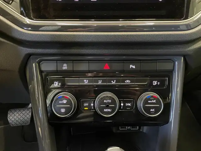 Volkswagen T-Roc view 12