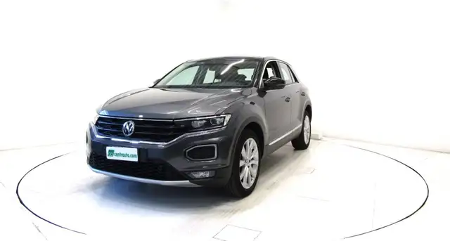 Volkswagen T-Roc view 3