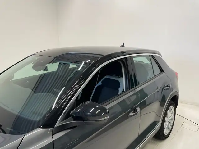 Volkswagen T-Roc view 14