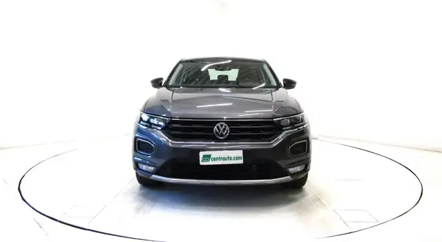 Volkswagen T-Roc view 2