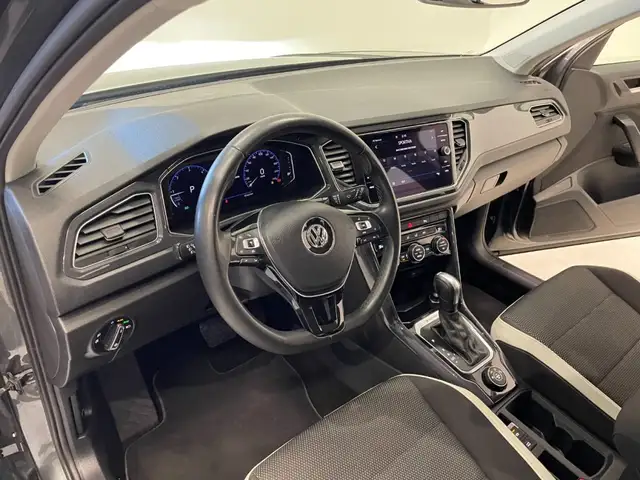 Volkswagen T-Roc view 15