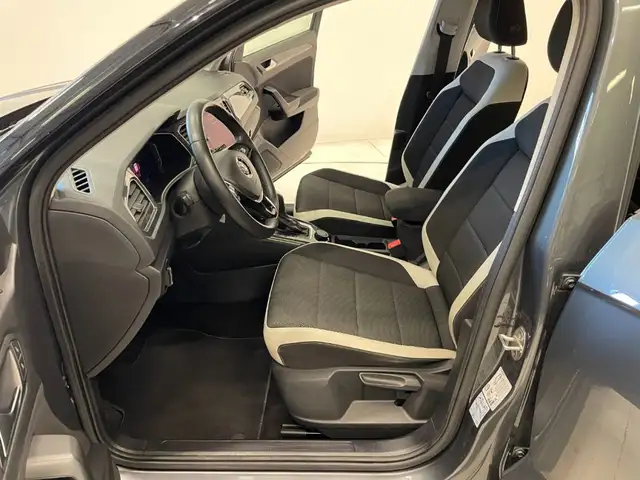Volkswagen T-Roc view 6