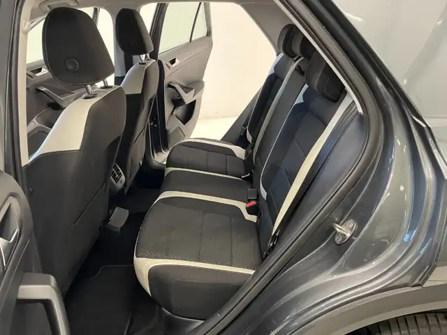Volkswagen T-Roc view 7
