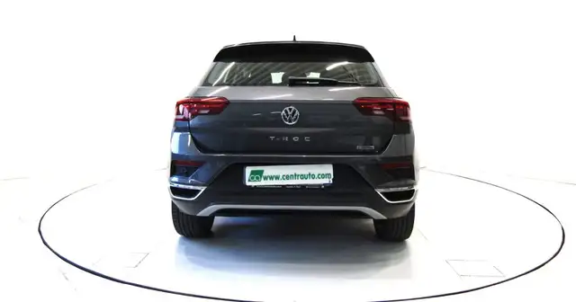 Volkswagen T-Roc view 4