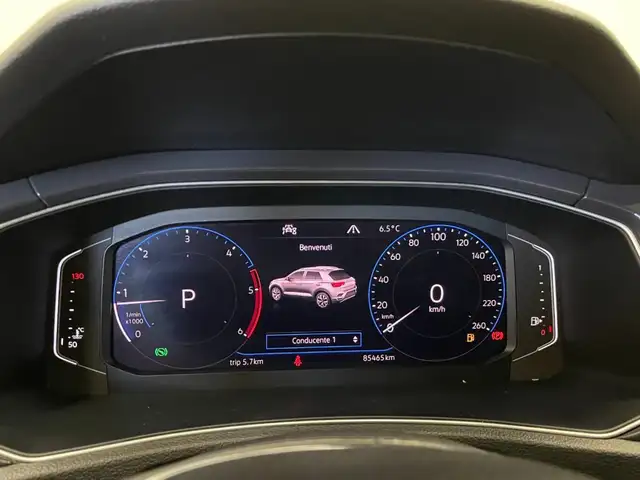 Volkswagen T-Roc view 5