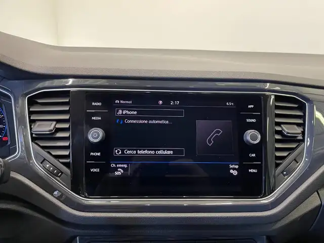 Volkswagen T-Roc view 9