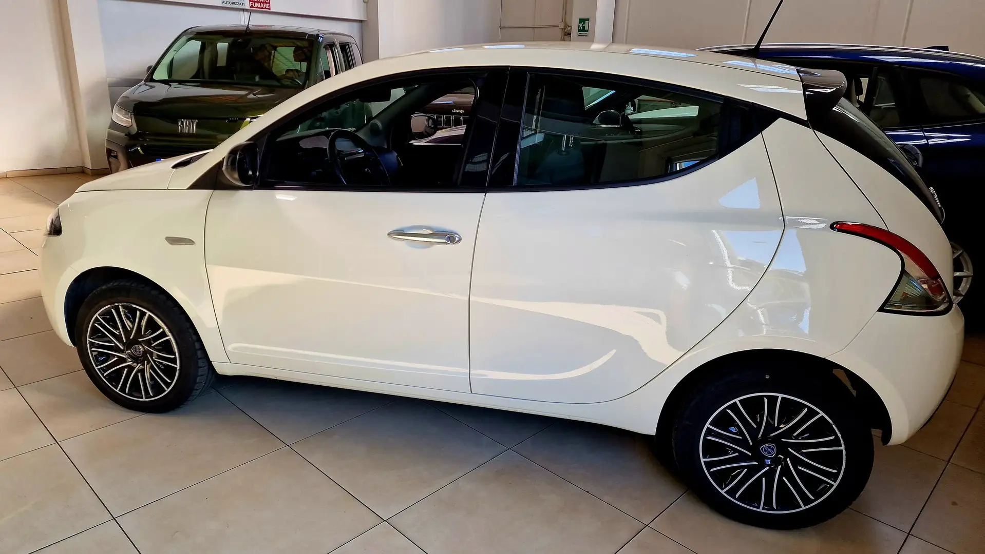 Lancia Ypsilon Ypsilon 1.0 firefly hybrid Gold Plus s Bianco - 2