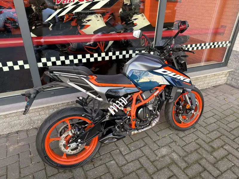 KTM 390 Duke - foto 3