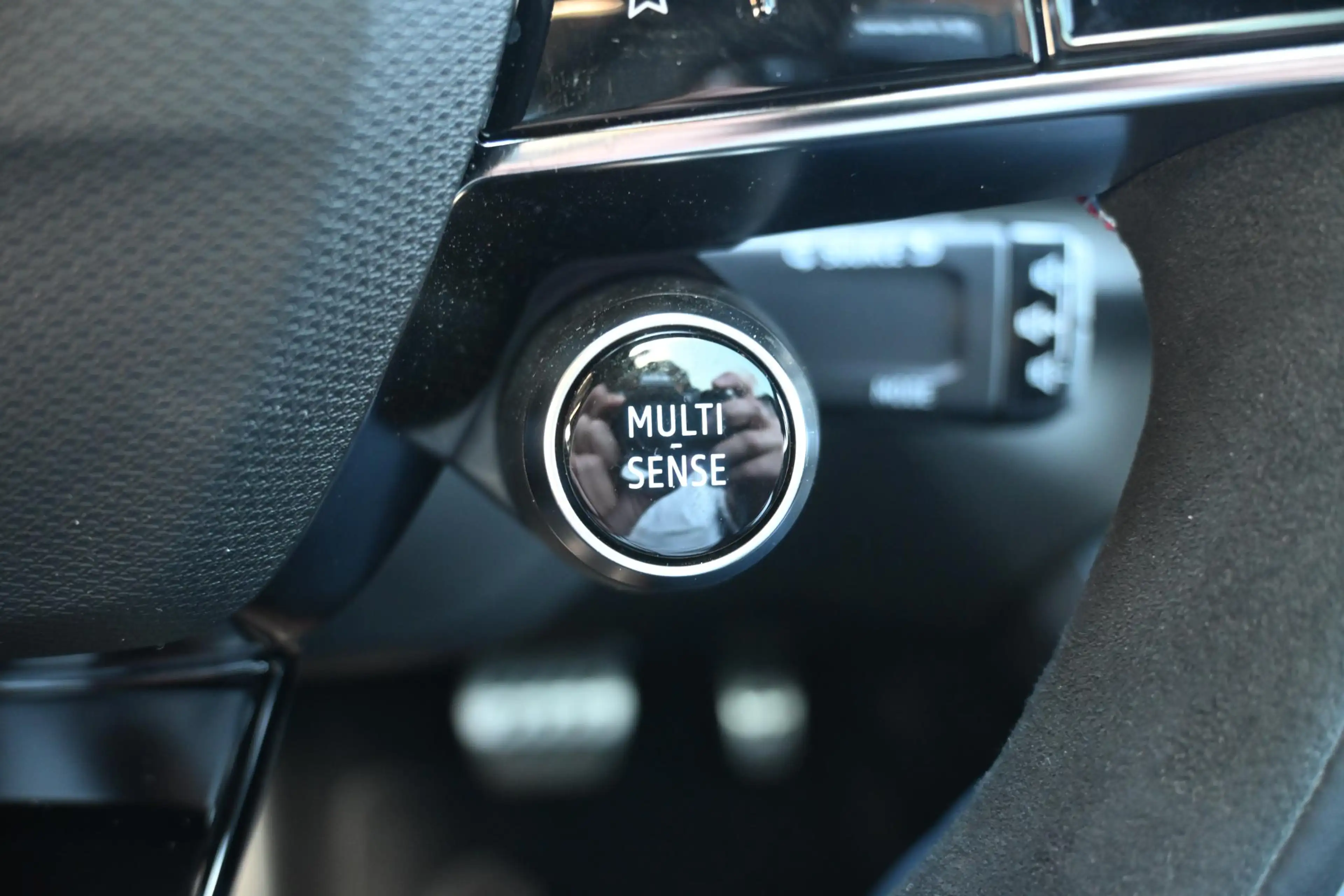 Renault Austral E-Tech full hybrid 200 esprit Alpine | STUUR/STOEL — photo 18