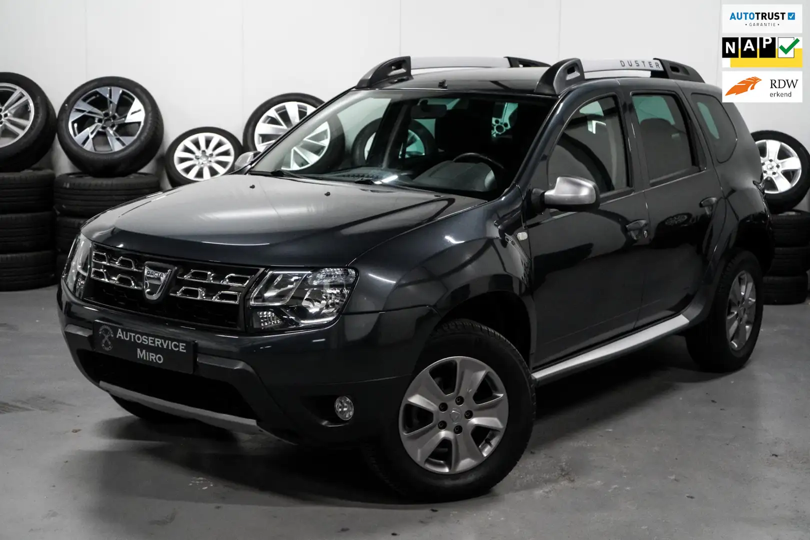 Dacia Duster 1.2 TCe 4x2 Lauréate Airco l Navi l Cruise l Trekh Grijs - 1