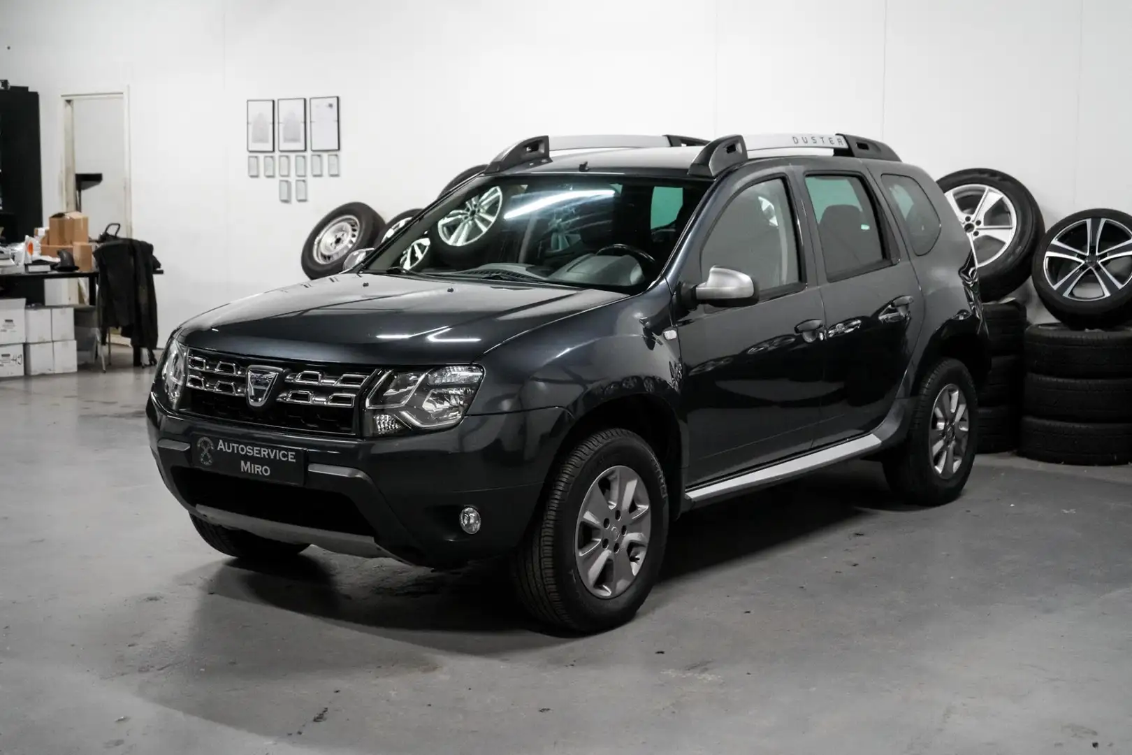 Dacia Duster 1.2 TCe 4x2 Lauréate Airco l Navi l Cruise l Trekh Grijs - 2