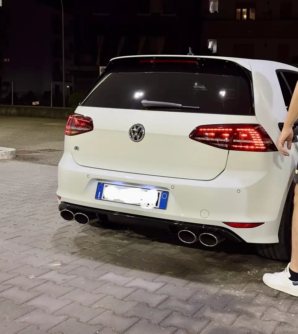 Volkswagen Golf R - 2