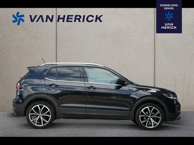 Volkswagen T-Cross view 3