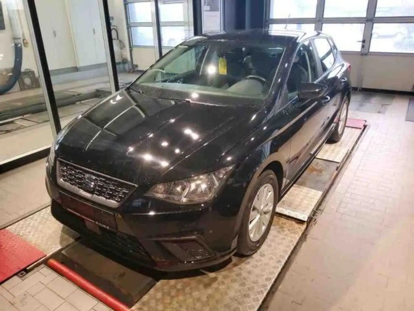 SEAT Ibiza 1.0TSI STYLE APP+SHZ+RFK+2xPDC+DAB+MFL+15" Schwarz - 2