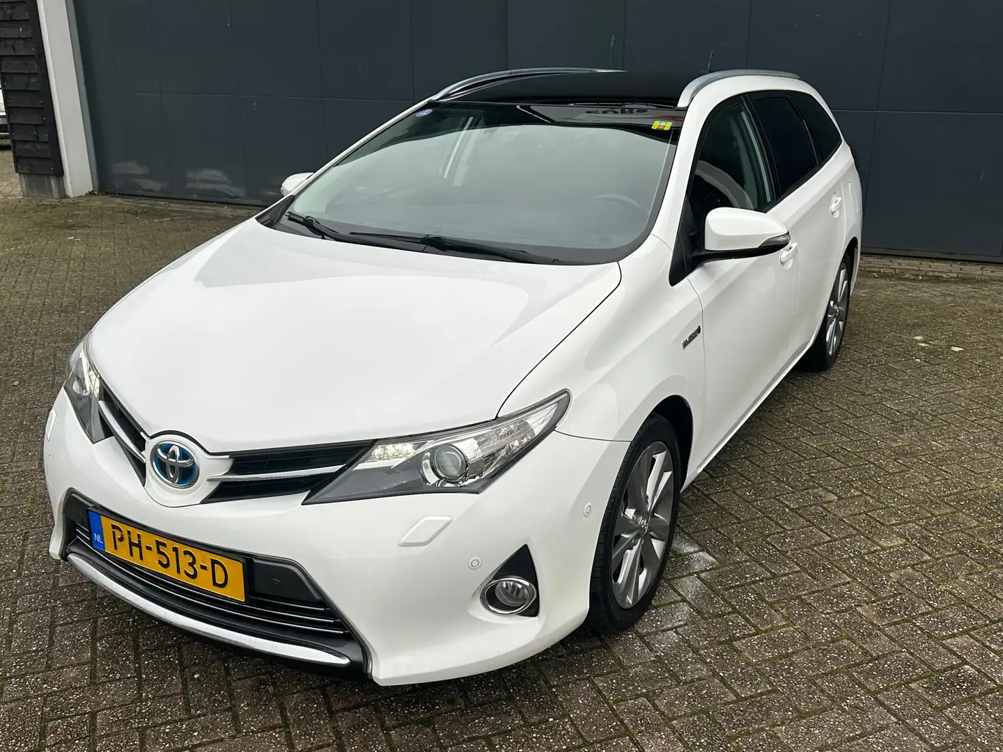 Toyota Auris Touring Sports 1.8 Hybrid Lease Exclusive Wit - 2