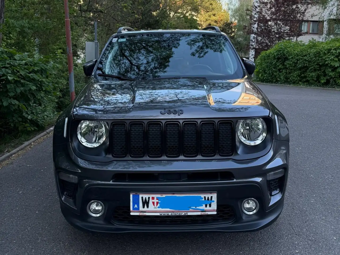 Jeep Renegade Renegade 1,6 MultiJet II FWD 6MT Night Eagle Night Eagle Grau - 1