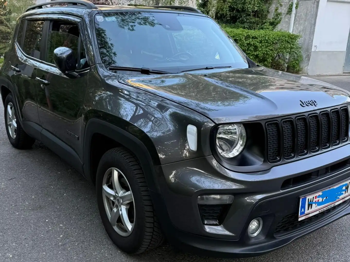 Jeep Renegade Renegade 1,6 MultiJet II FWD 6MT Night Eagle Night Eagle Grau - 2