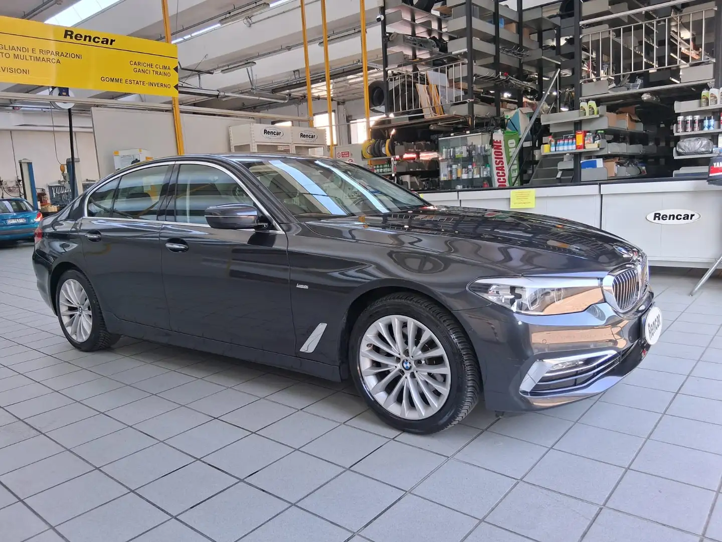 BMW 520 Serie 5 G30 2017 Berlina 520d xdrive Luxury auto Grau - 1