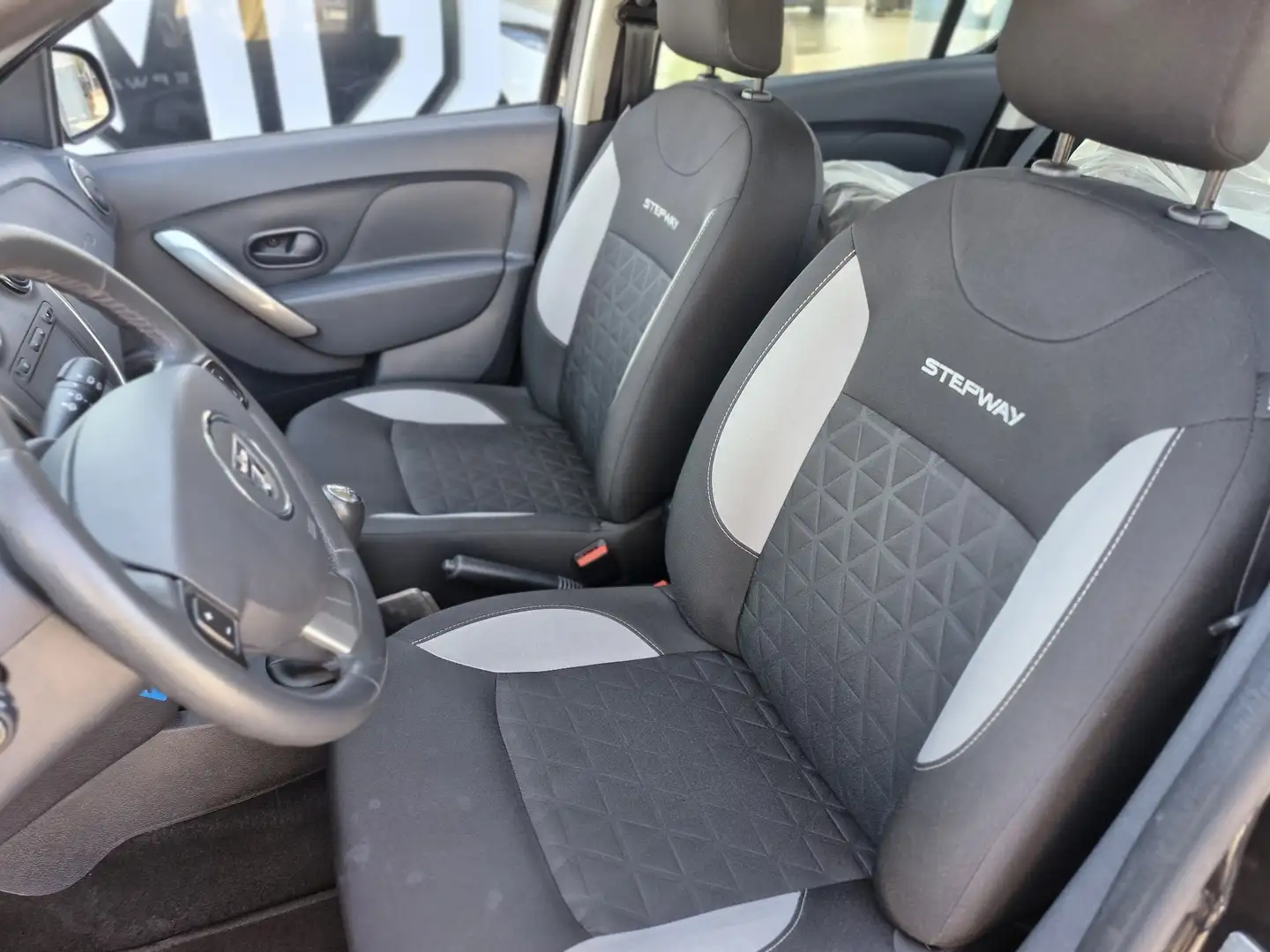 Dacia Sandero Sandero Stepway dCi 90 S Schwarz - 2