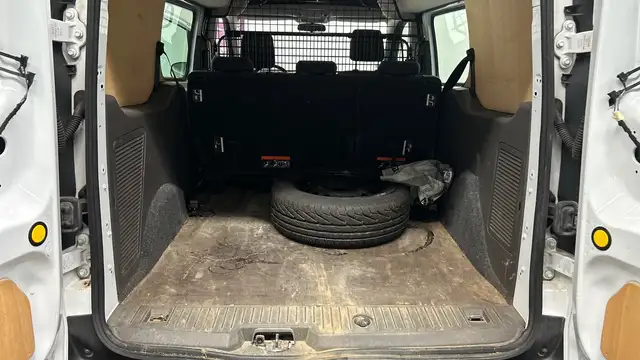 Ford Transit Connect view 13
