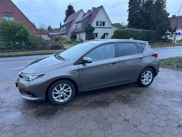 Toyota Auris Hybrid Limo*Kamera+Alu+SHZ+Klimaaut*