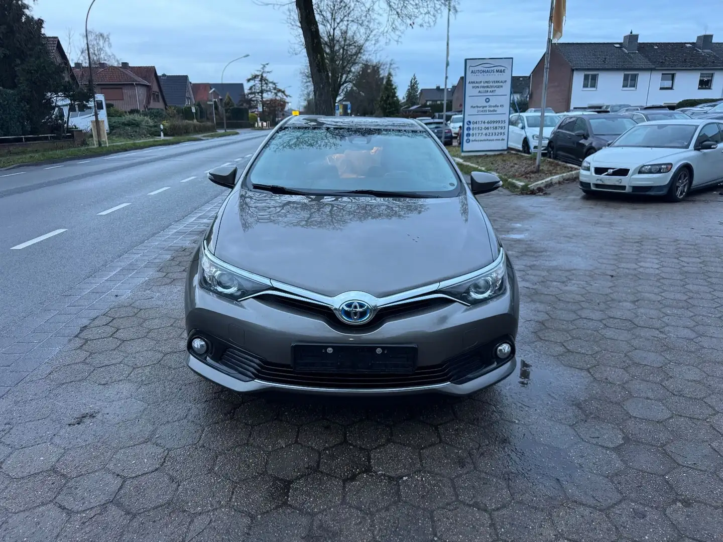 Toyota Auris Hybrid Limo*Kamera+Alu+SHZ+Klimaaut* Braun - 2