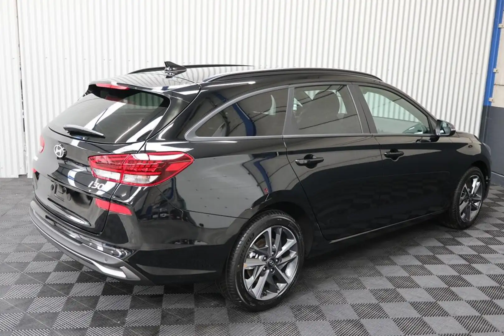 Hyundai i30 SW 1.0 T-GDI DCT Automaat Navi Camera Schwarz - 2
