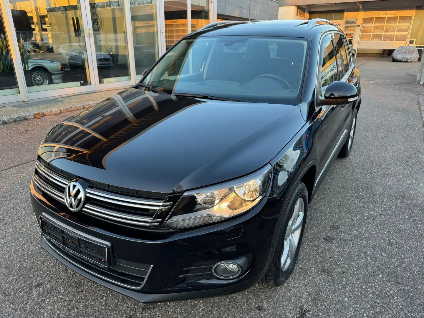 Volkswagen Tiguan 2.0 TDI 4Motion Sport **PANORAMA/PDC/SITZH./AHK** Schwarz - 1