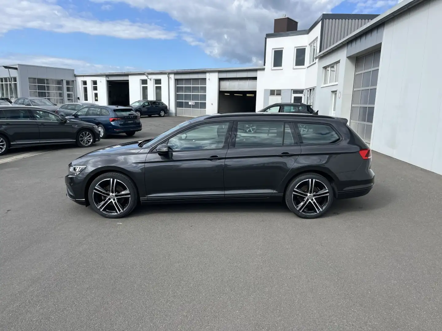 Volkswagen Passat Variant 1.6 TDI DSG R-Line Optik 117€ m. 20% Anzahlung A Grau - 2